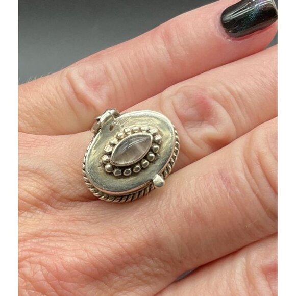 Vintage Sterling Silver 925 Locket Ring Size 7.5 Oval Design & Clear Gem Center - Picture 1 of 4